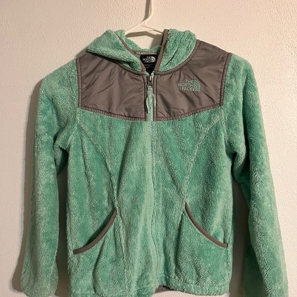 Color is a brighter mint color than shown in pic. - Picture 2 of 4